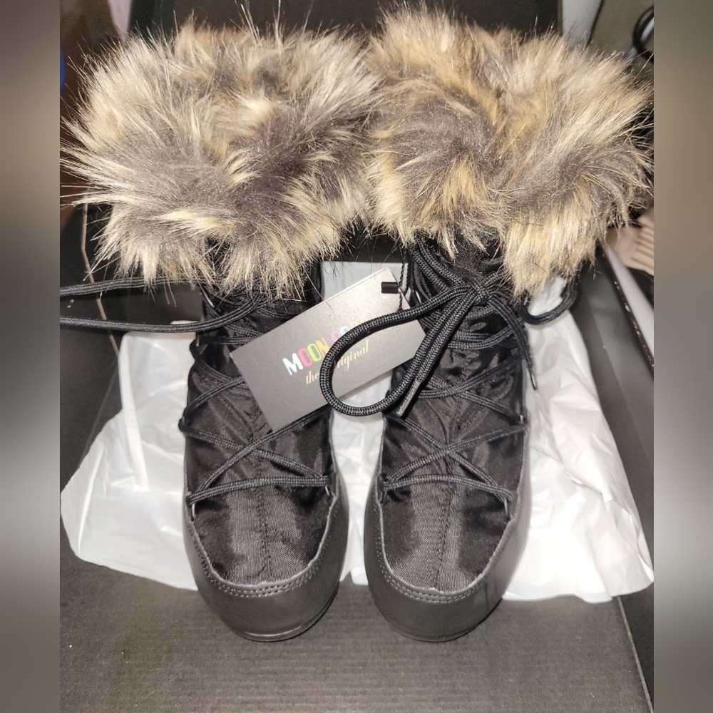 The original Moon Boots,  size 4.5
